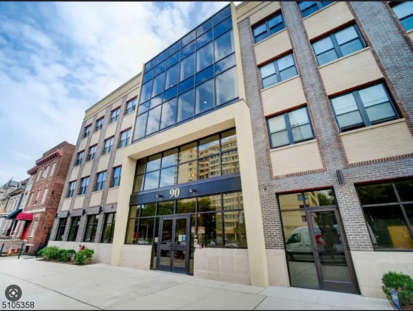 90 Clinton Ave #306