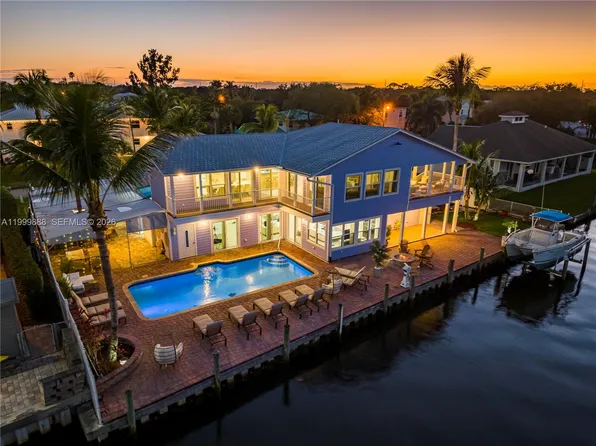 474 Peninsula Dr, Fort Pierce, FL 34946