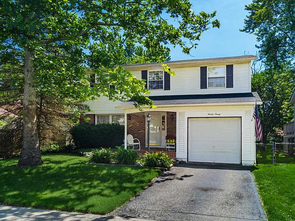 2nd image of 2090 Drumlin Dr