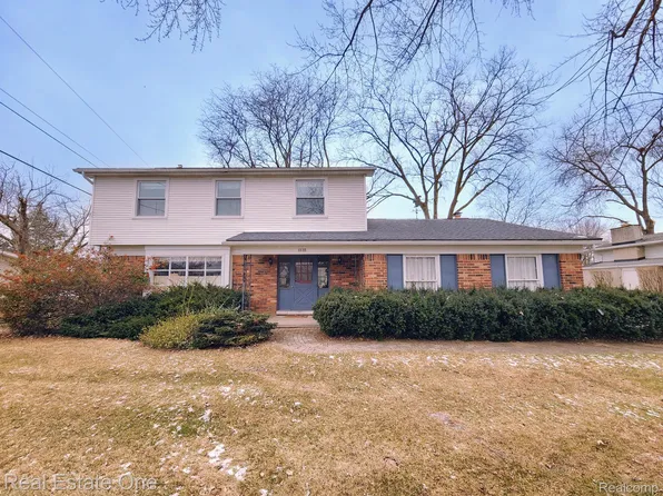 6680 Mellow Wood Ln, West Bloomfield, MI 48322