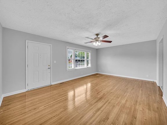 5th image of 611 Henley St