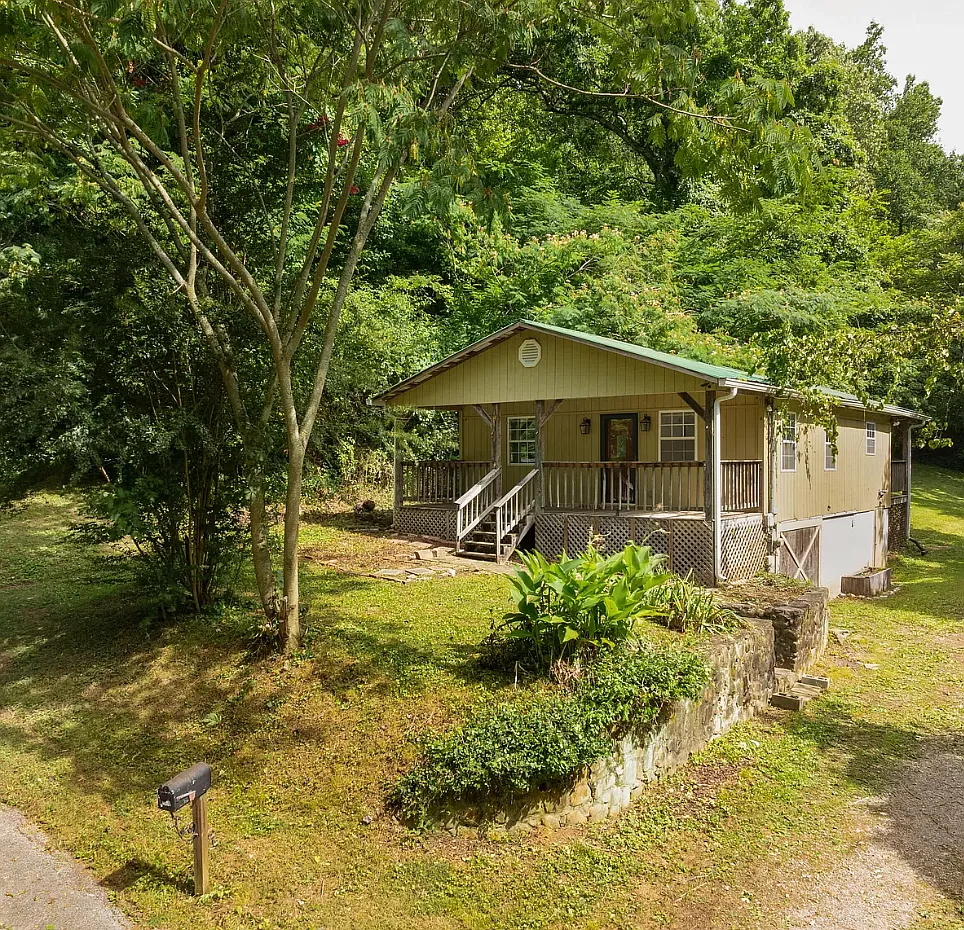 2 bed, 1100 sqft, $1,800 — Photo 1