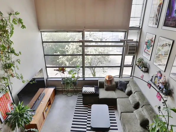 1850 Lorne St #203, Vancouver, BC V5T 1C9