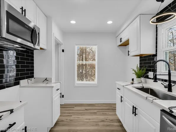 19445 Hubbell St, Detroit, MI 48235