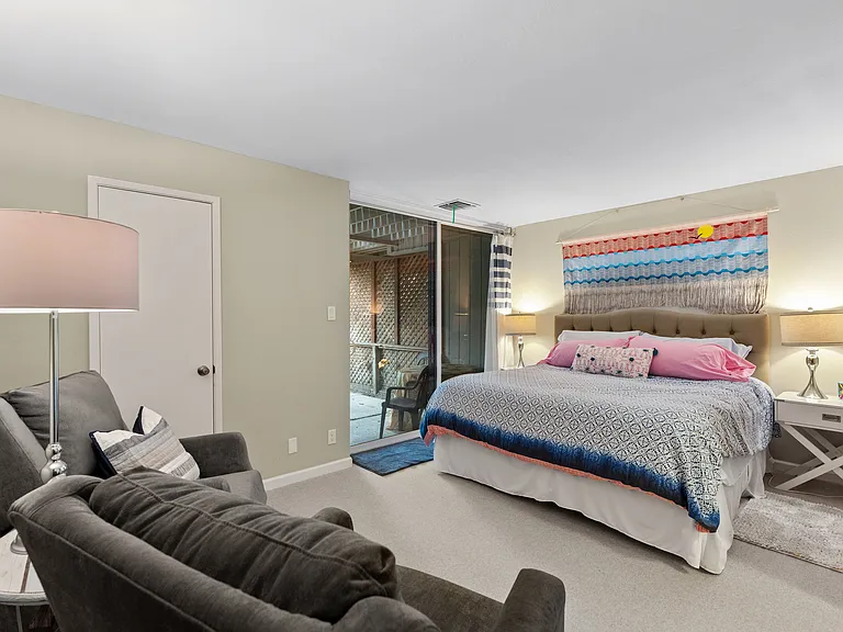 21187 E Cliff Dr — Photo 6