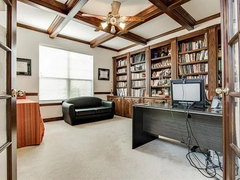 1016 Thorncliff Trl — Photo 4
