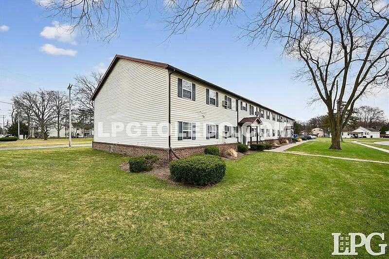 2 bed, 1.0 bath, 756 sqft, $850 — Photo 2