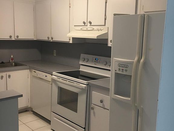 2nd image of 737 SE 1st Way APT 201