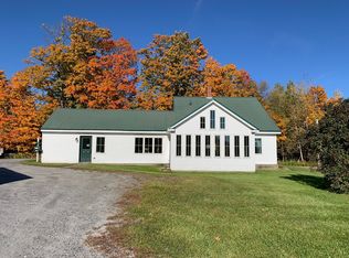 27 Dow Dr, East Hardwick, VT 05836