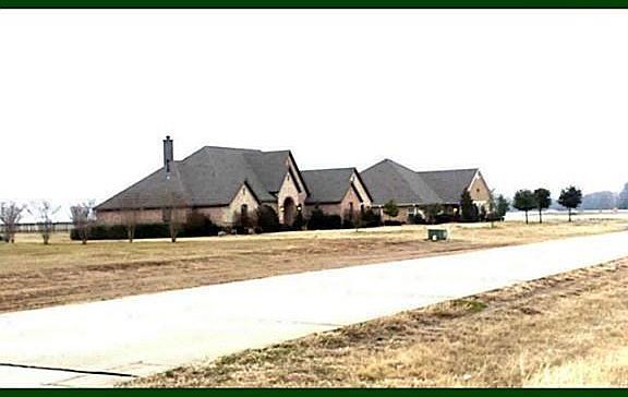 4th image of 1022 Hidden Oaks Dr