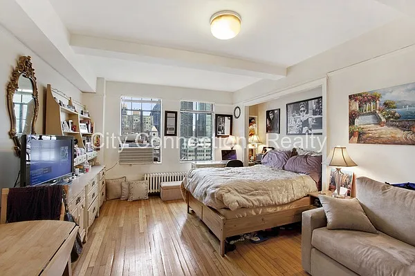 Rented by City Connections Realty | media 8