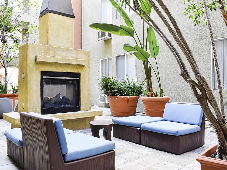 Hollywood Place — Photo 4