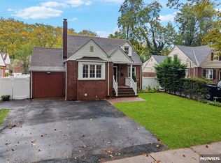 1667 Ardsley Ct, Teaneck, NJ 07666
