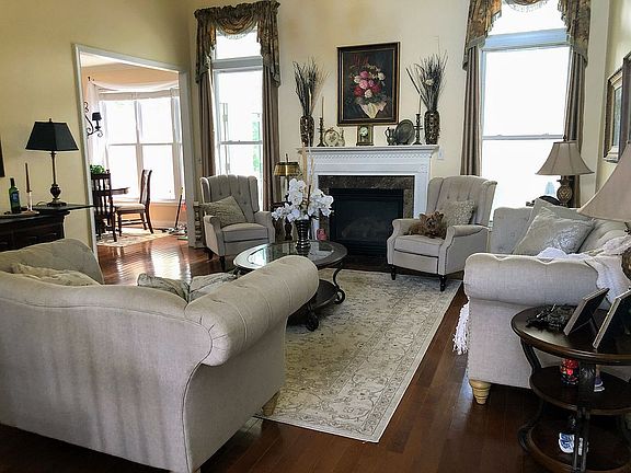 3rd image of 221 Oligi Cir