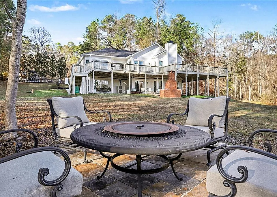 241 Nacoochee Dr
