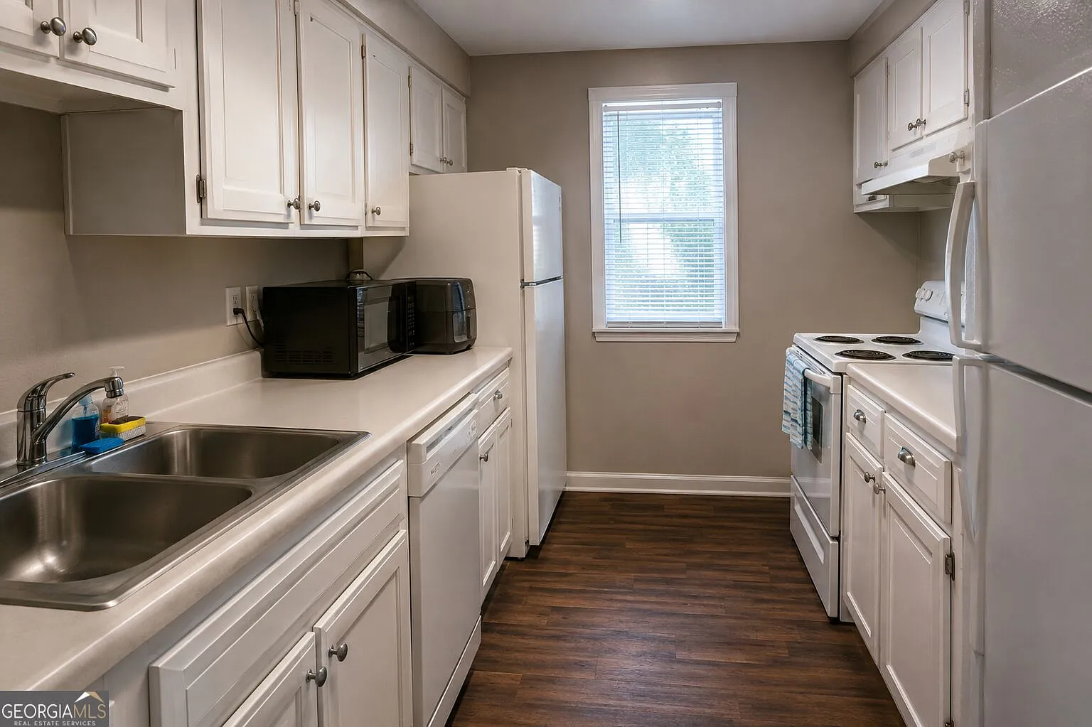 2 bed, 1.5 bath, 1218 sqft, $1,590 — Photo 3