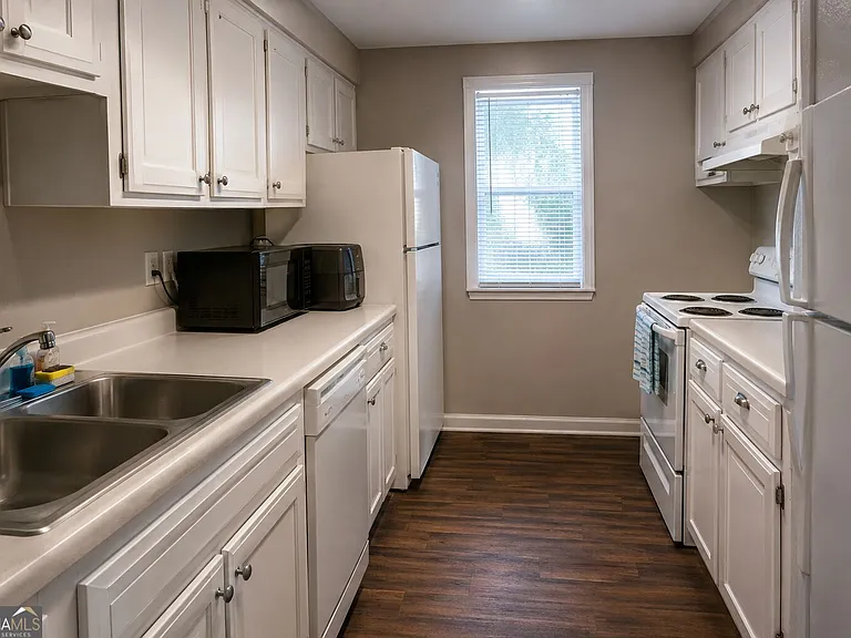 3168 Nectarine Cir — Photo 3