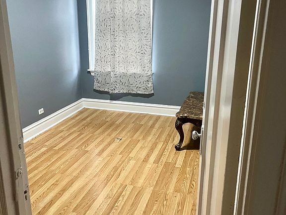 3rd image of 5029 N Western Ave #2N