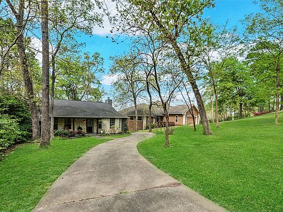 2nd image of 27 Lake Oaks Blvd