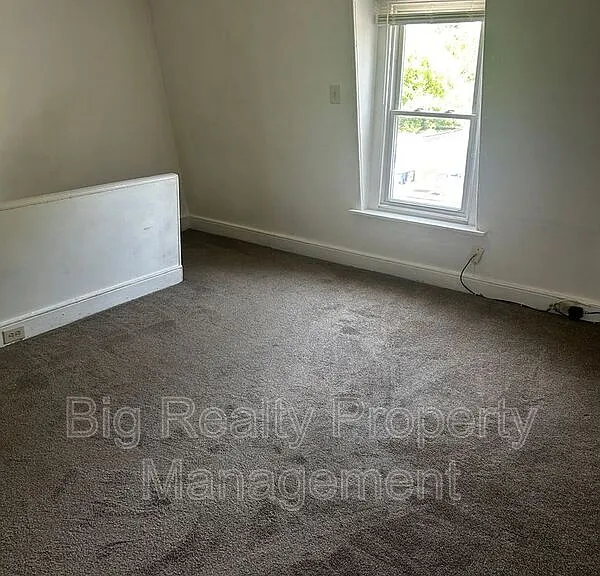 441 Walnut St — Photo 9