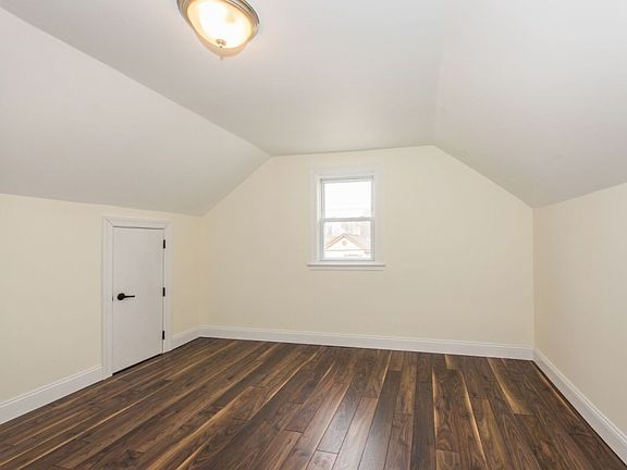 4th image of 180 Montgomery St