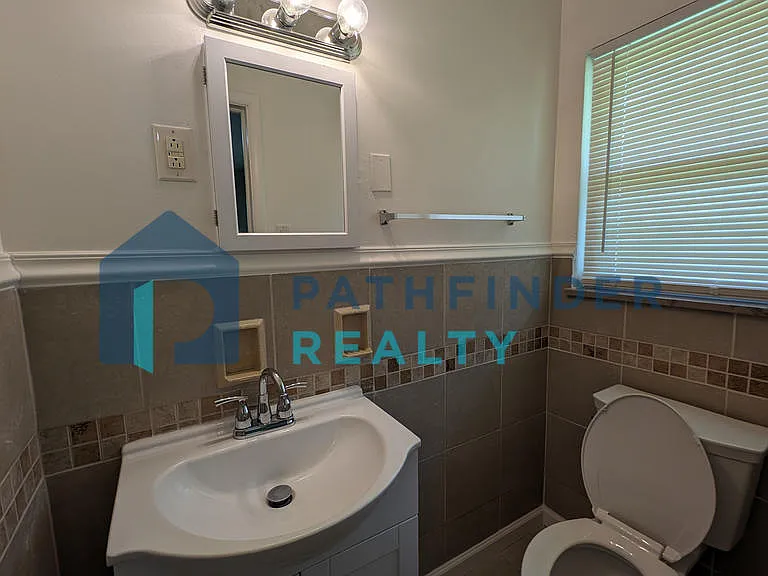 404 W Sherry Dr — Photo 9