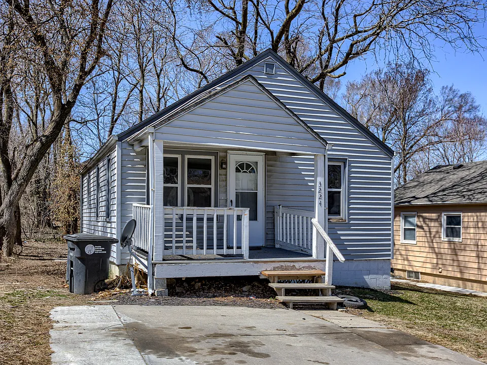 3224 N 40th St