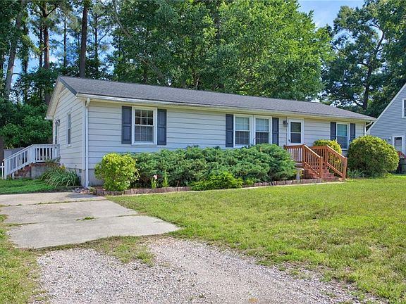 3rd image of 105 Cavalier Dr