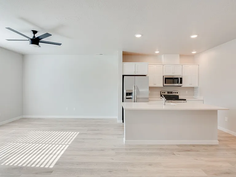 332 S Baraya Way — Photo 5
