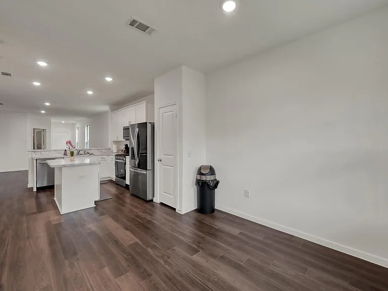 16435 Big Hickory Dr — Photo 11