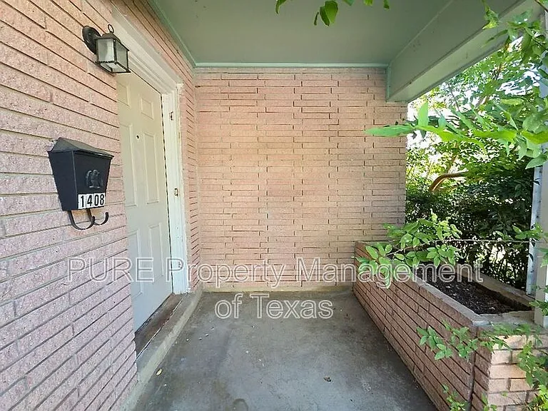 1408 Glencrest Dr — Photo 2