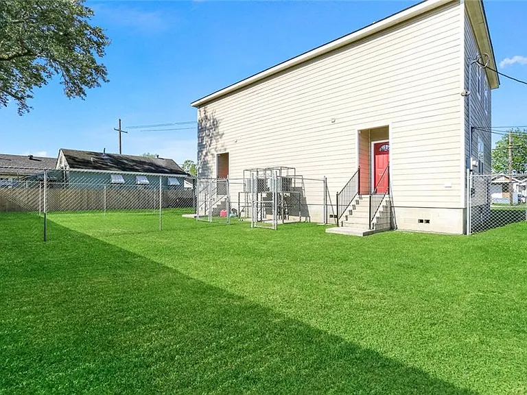 3925 Clematis St — Photo 26
