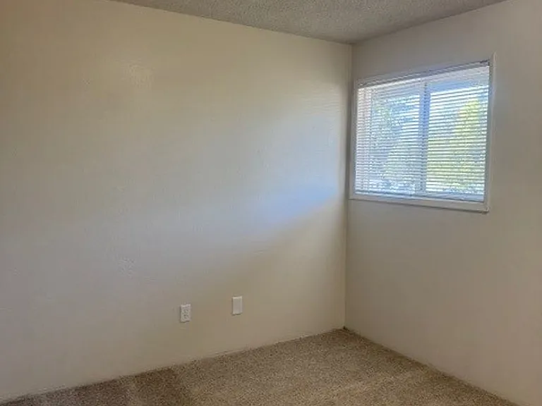 3440 Hawthorne Ave NE — Photo 7