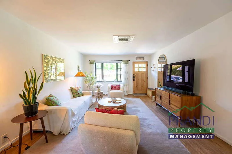 2 bed, 1.0 bath, 904 sqft, $4,950 — Photo 3