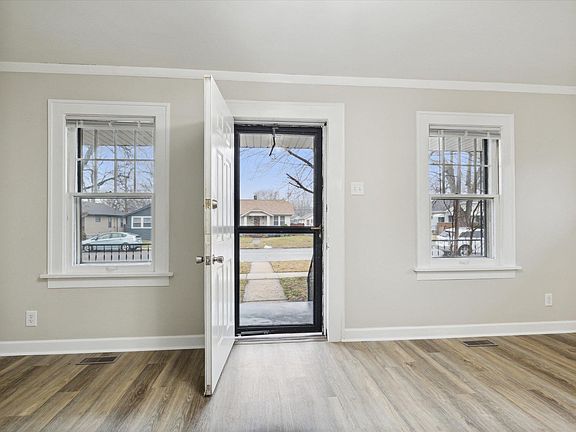 2nd image of 602 S 32nd St
