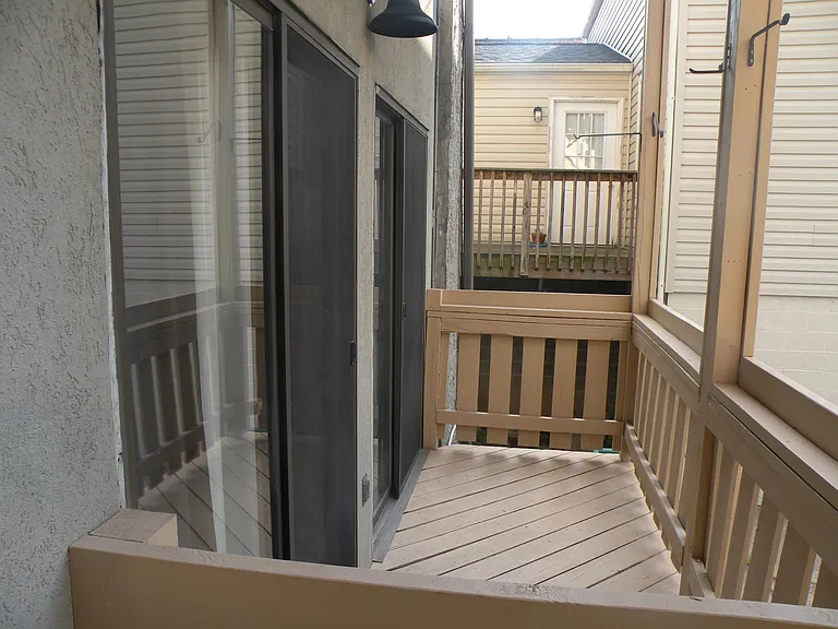 5716 Howe St #4B — Photo 19