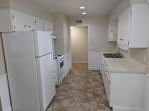4th image of 1395 Essex Way