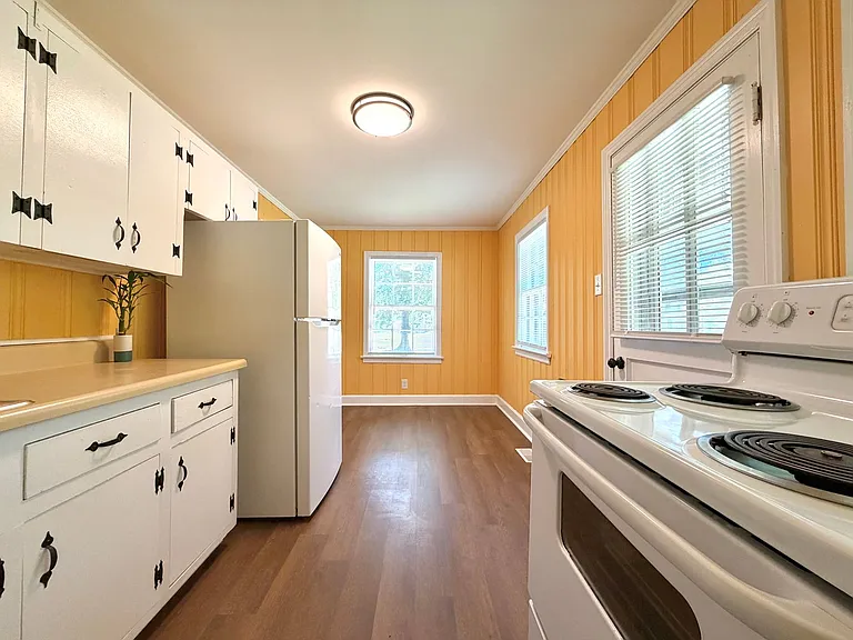 857 Greenwood Ave — Photo 10