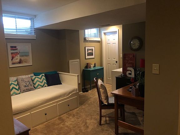 Down stairs office/bed room