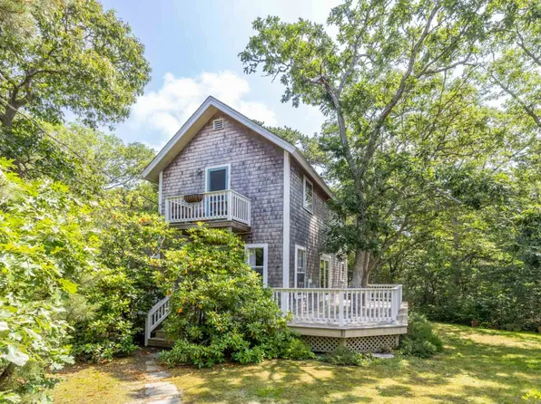 50 Grovedale Rd, Oak Bluffs, MA 02557