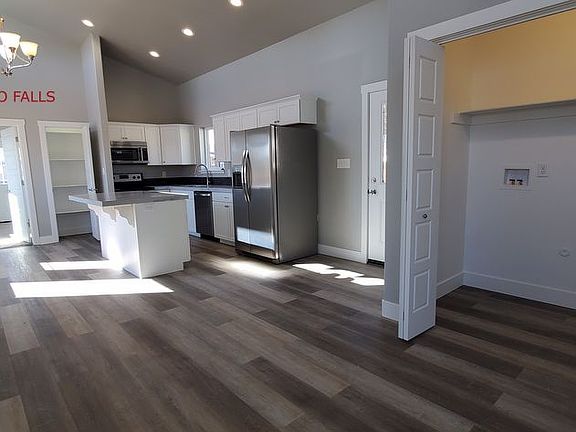 3rd image of 950 Boise Ave