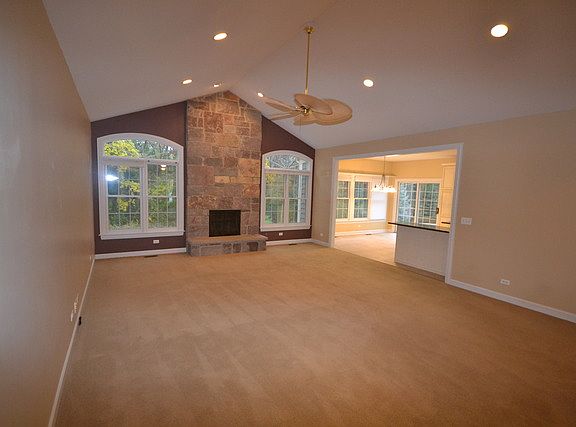 3rd image of 592 Oxford Ln