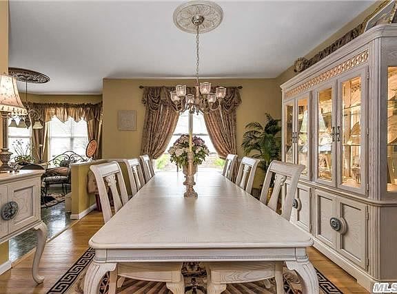 4th image of 4 Deauville Ct