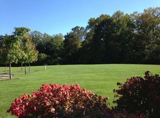 571 Lansdowne Ln, Lake Bluff, IL 60044