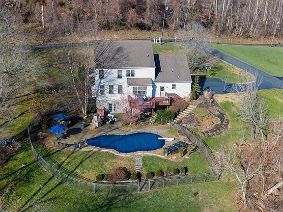 4th image of 471 Shenks Ferry Rd