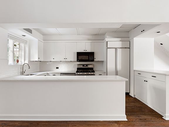 5th image of 241 Waverly Pl #T