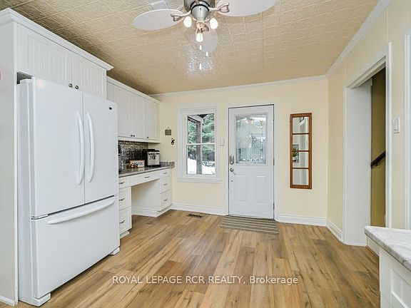 4th image of 1429 Queen St W
