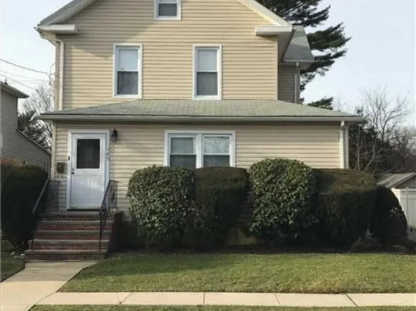 145 Manor Ave, Westbury, NY 11590
