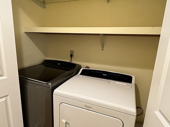 5th image of 1296 Bellevue Way NE APT 1
