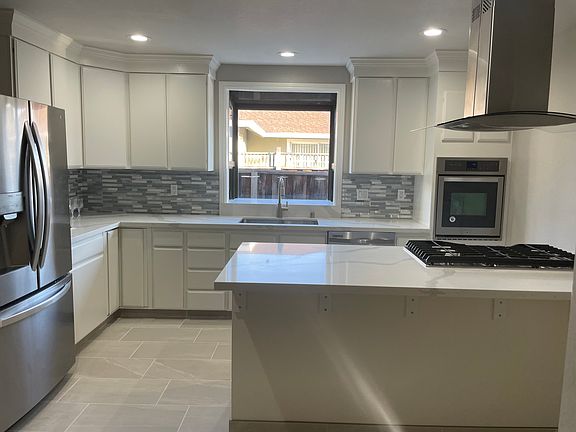 Newly Remodeled Kitchen